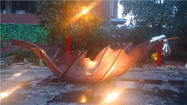 Boat Metal Leaf Sculpture Custom Hollow Garden Landscape Statues