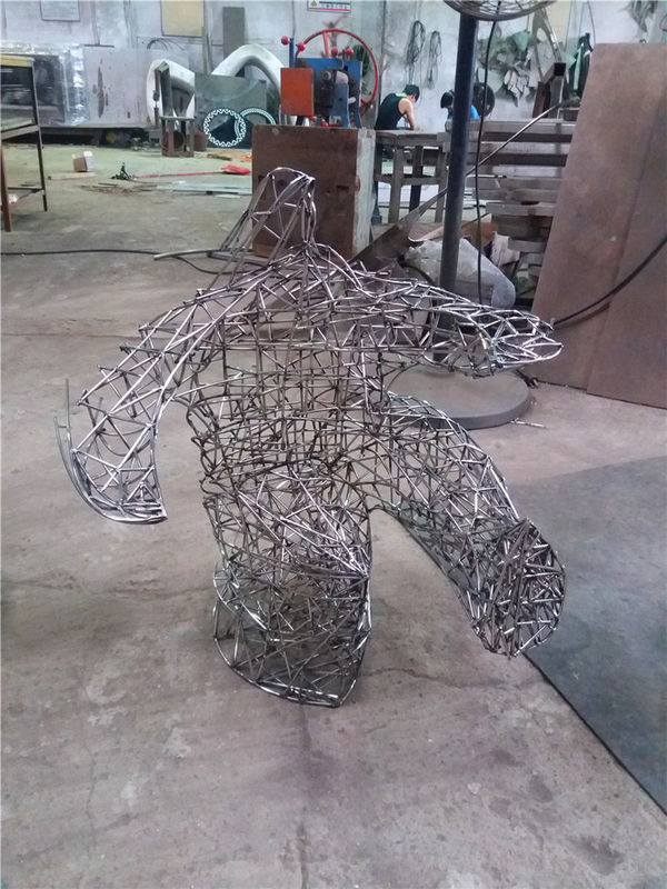 Custom Abstract Wire Sculpture , Movement Metal Art Sculpture Interior Decoration Gifts